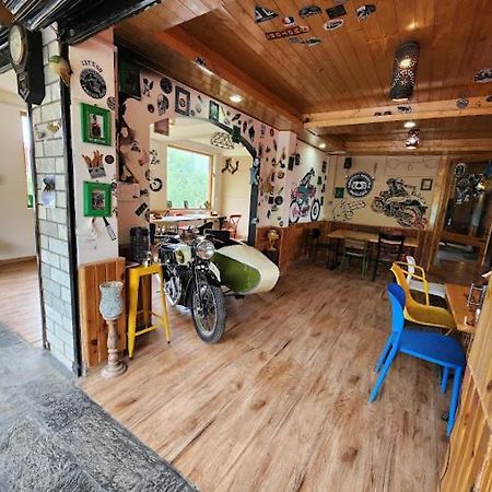 Throttle Shrottle Moto Hostel Manali  Bagian luar foto