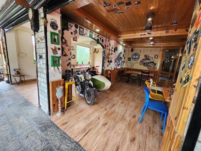 Throttle Shrottle Moto Hostel Manali  Bagian luar foto