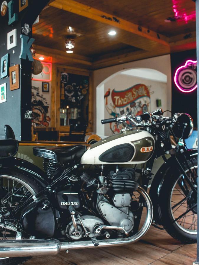 Throttle Shrottle Moto Hostel Manali  Bagian luar foto