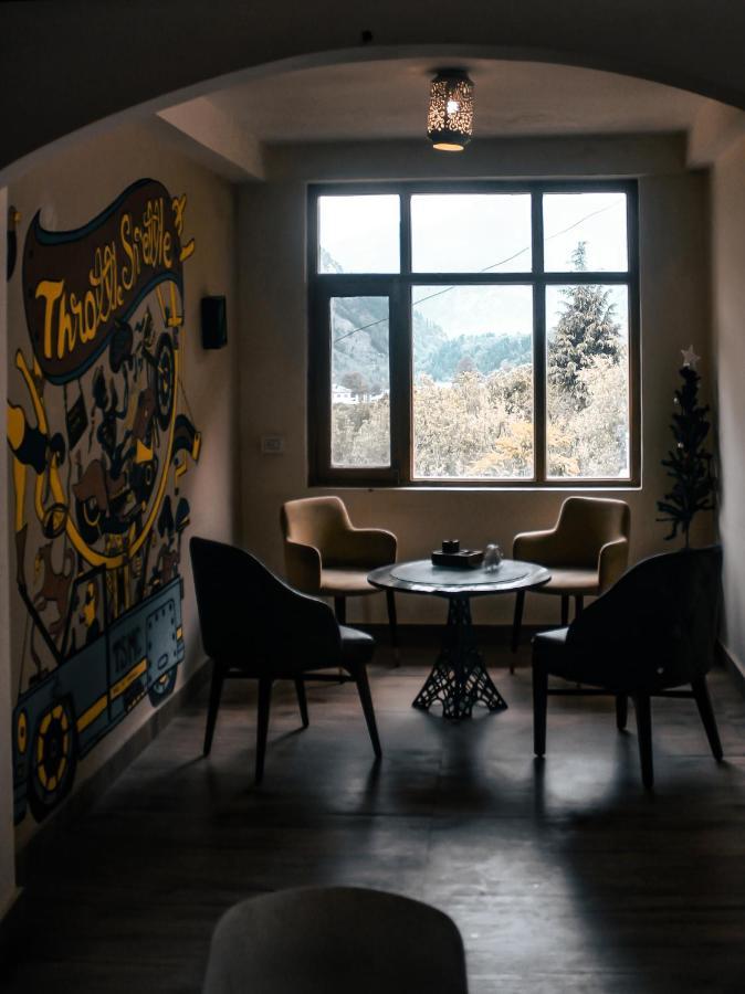 Throttle Shrottle Moto Hostel Manali  Bagian luar foto